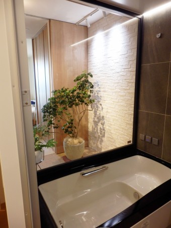 パティオ（中庭）で癒しのバスタイム　港区I様邸